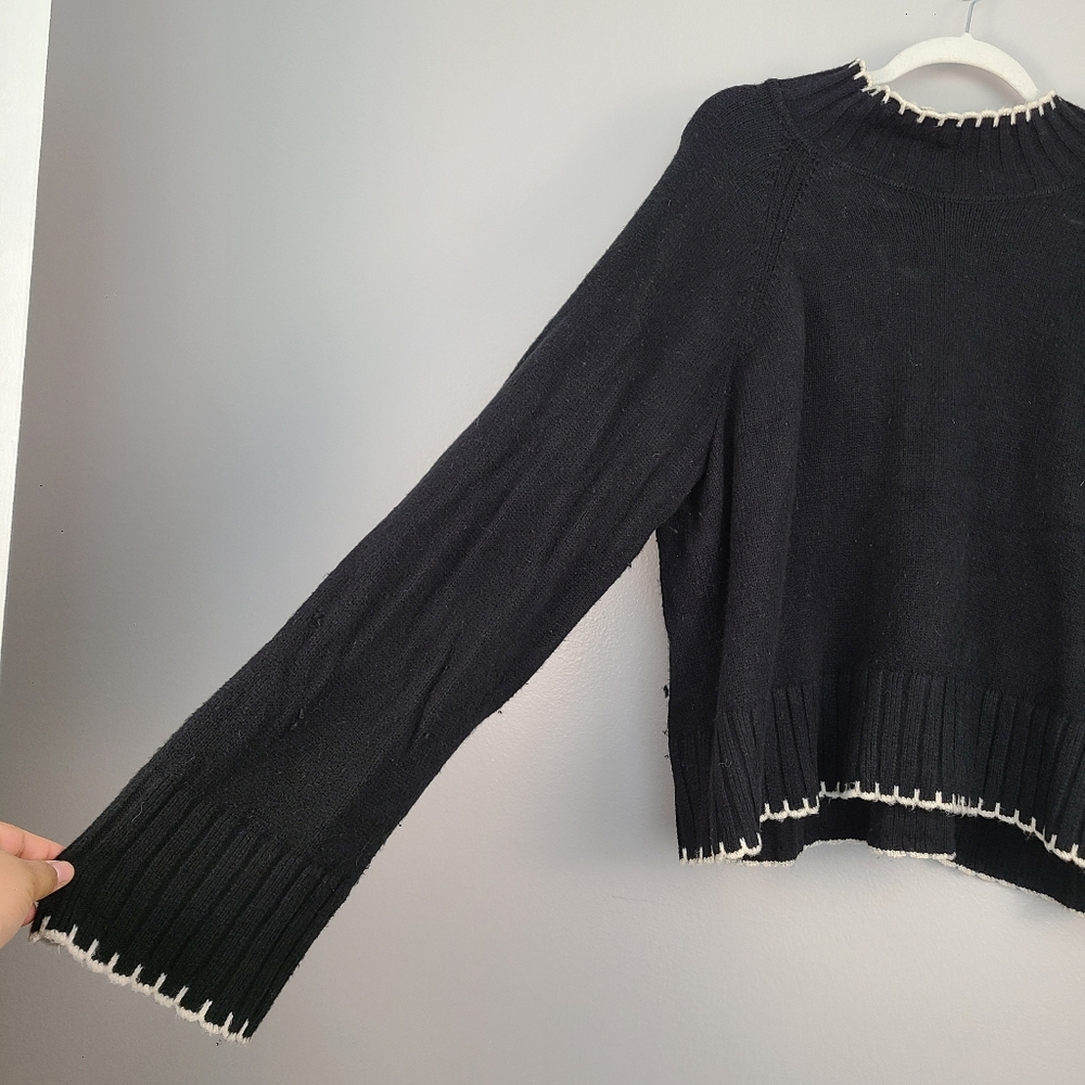 GAP Black & White Contrast Scalloped Hemline Bell Sleeve Pullover Knit Sweater - Picture 3 of 7